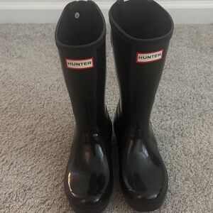 NWOT Hunter shiny Black Boots